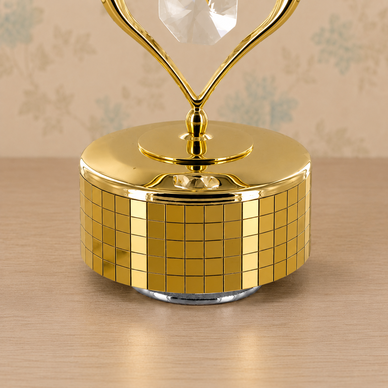 Golden Heart Crystal Rotating Music Box / Decorative Tabletop Ornament